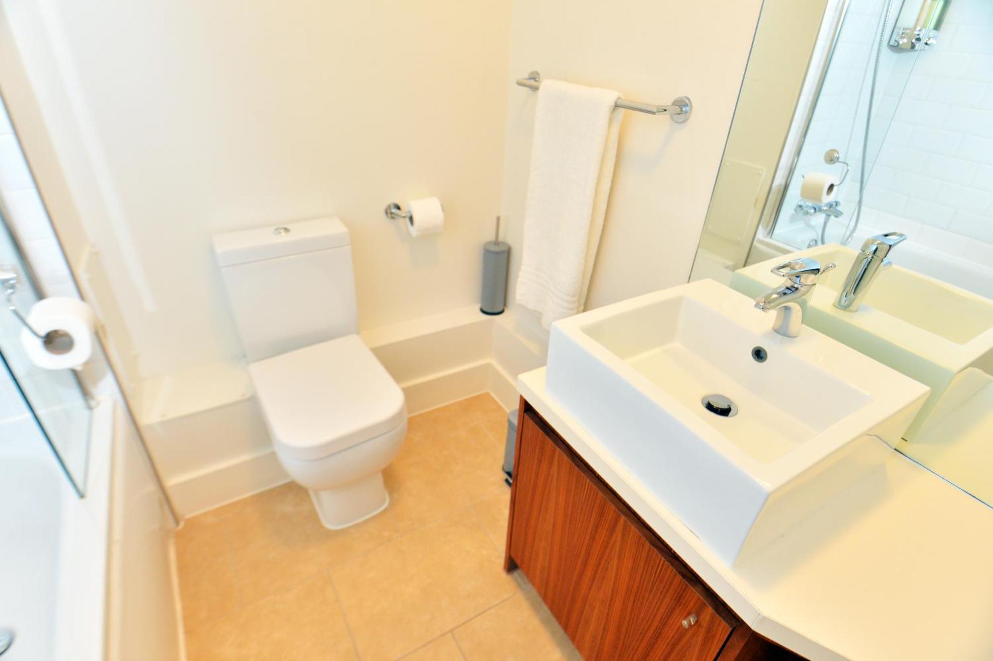 Stylish 2Br Flat - 2 Free Parking Spaces - Near Lgw Airport كرولي المظهر الخارجي الصورة